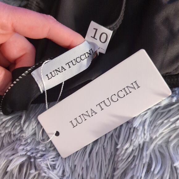 Luna Tuccini Black Halter Deep V Neck One-piece Bathingsuit Swim Sz 10 New - Picture 4 of 4